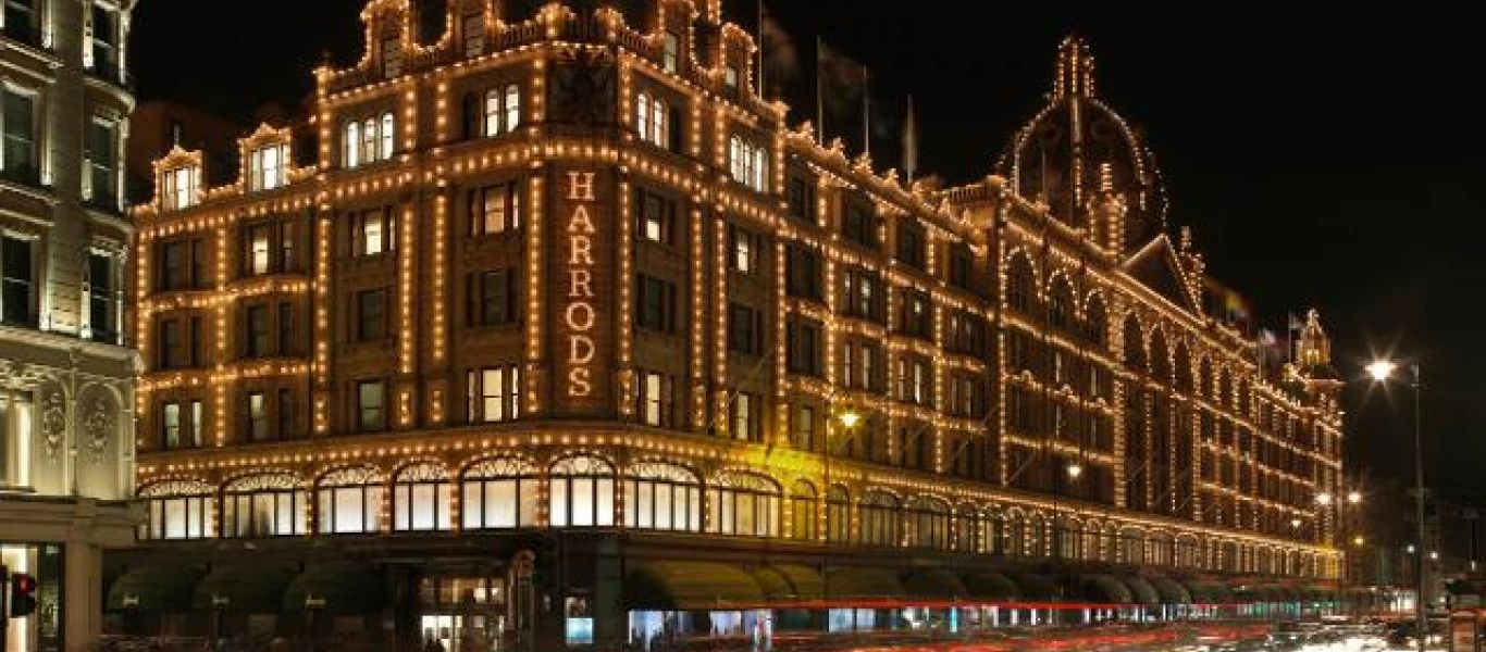 Λονδίνο: «Χαμός» έξω από το Harrods - Εκατοντάδες νέοι προσπάθησαν να μπουν μέσα